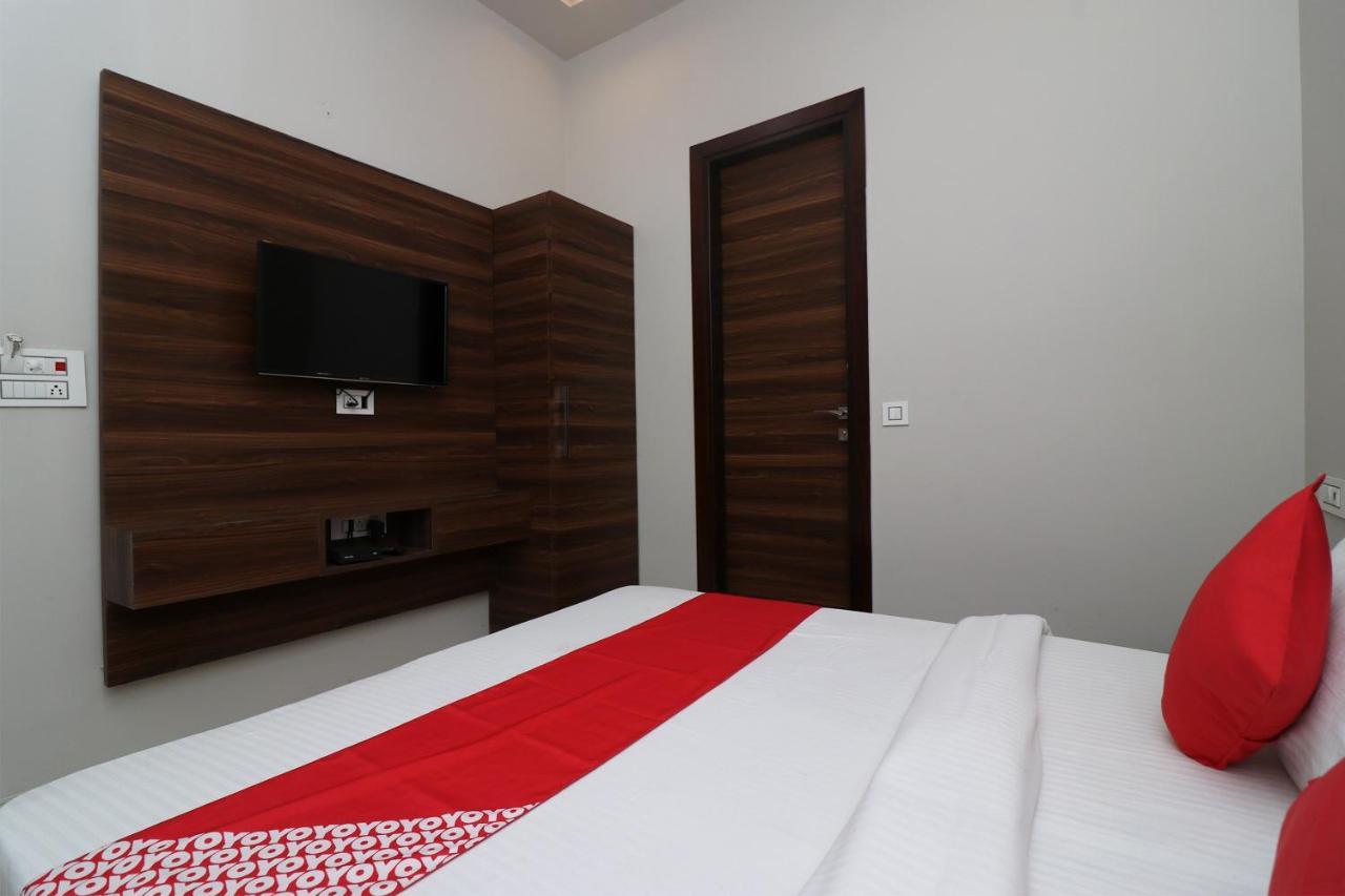 Oyo 38799 Savoy Guest House Panipat Екстер'єр фото